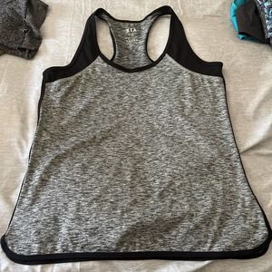 Women’s workout top tank size small